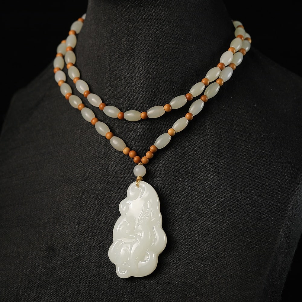 An Exquisite White Jade Fox Pendant - 5