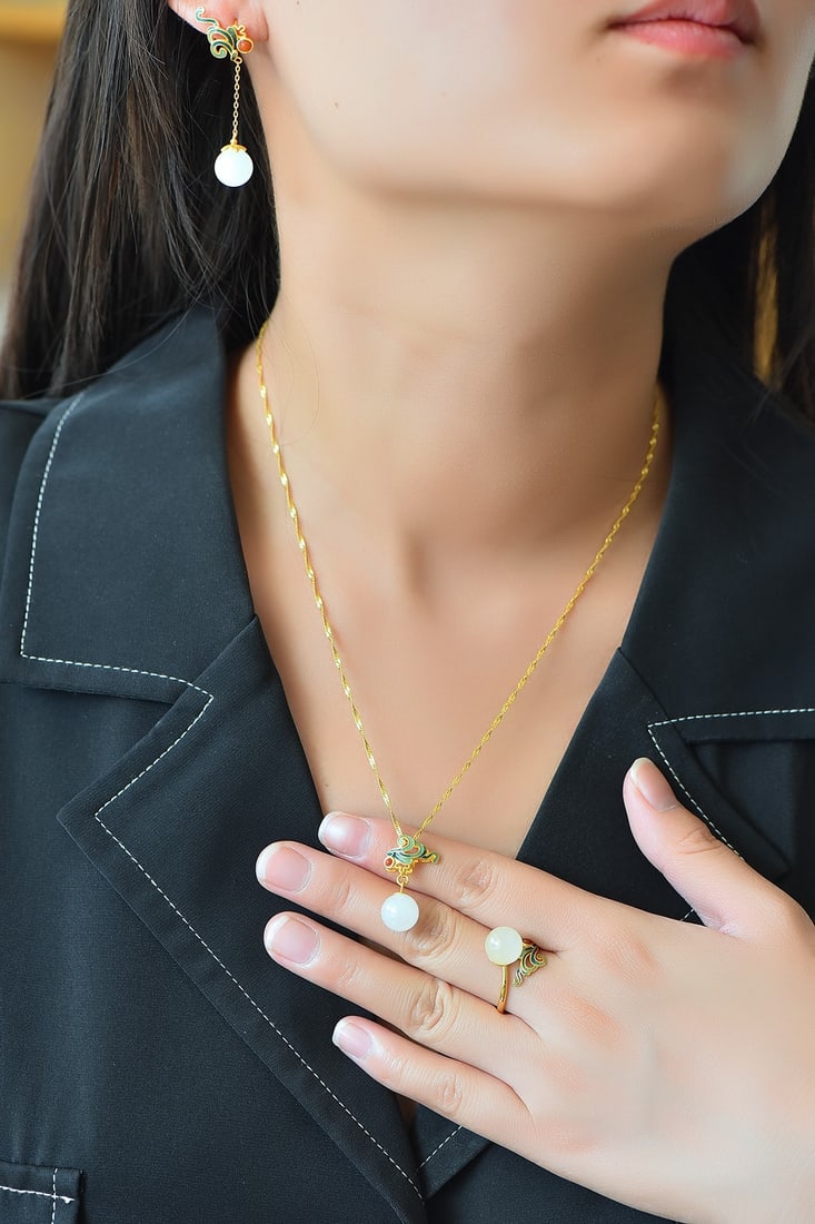 A Set of Fine Sterling Silver-Gold Plated Inlaid White Jade Jewelrys: A Set of Fine Sterling Silver-Gold Plated Inlaid White Jade Jewelrysmm 一套纯银镀金镶白玉首饰