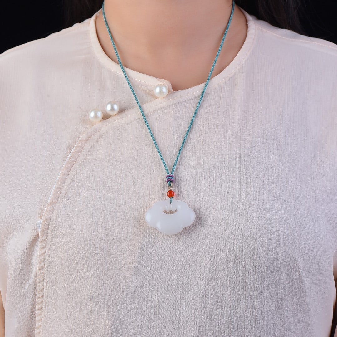 An Exquisite White Jade Pendant: An Exquisite White Jade Pendant,Size:1.1inx1.5in 白玉挂件