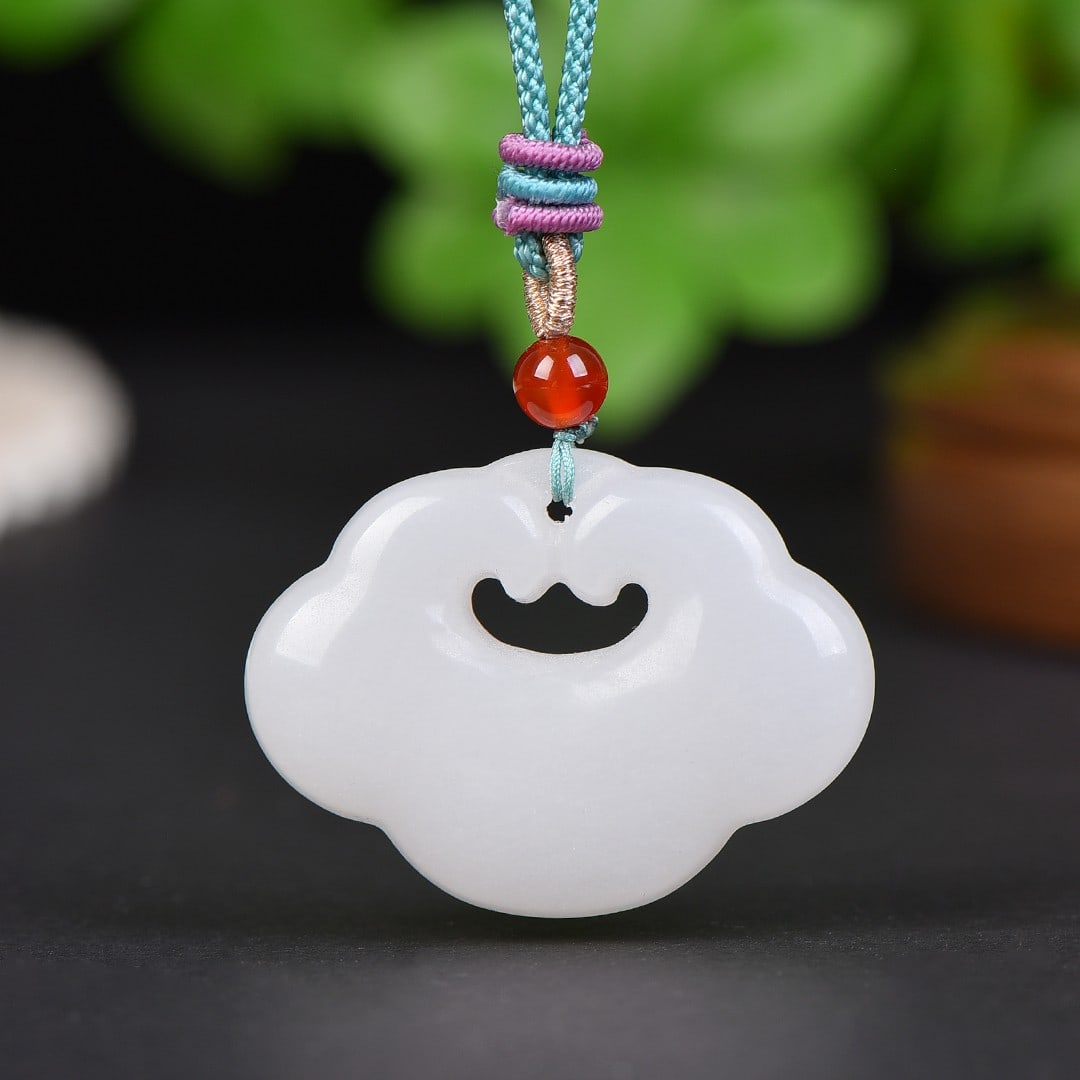 An Exquisite White Jade Pendant - 3