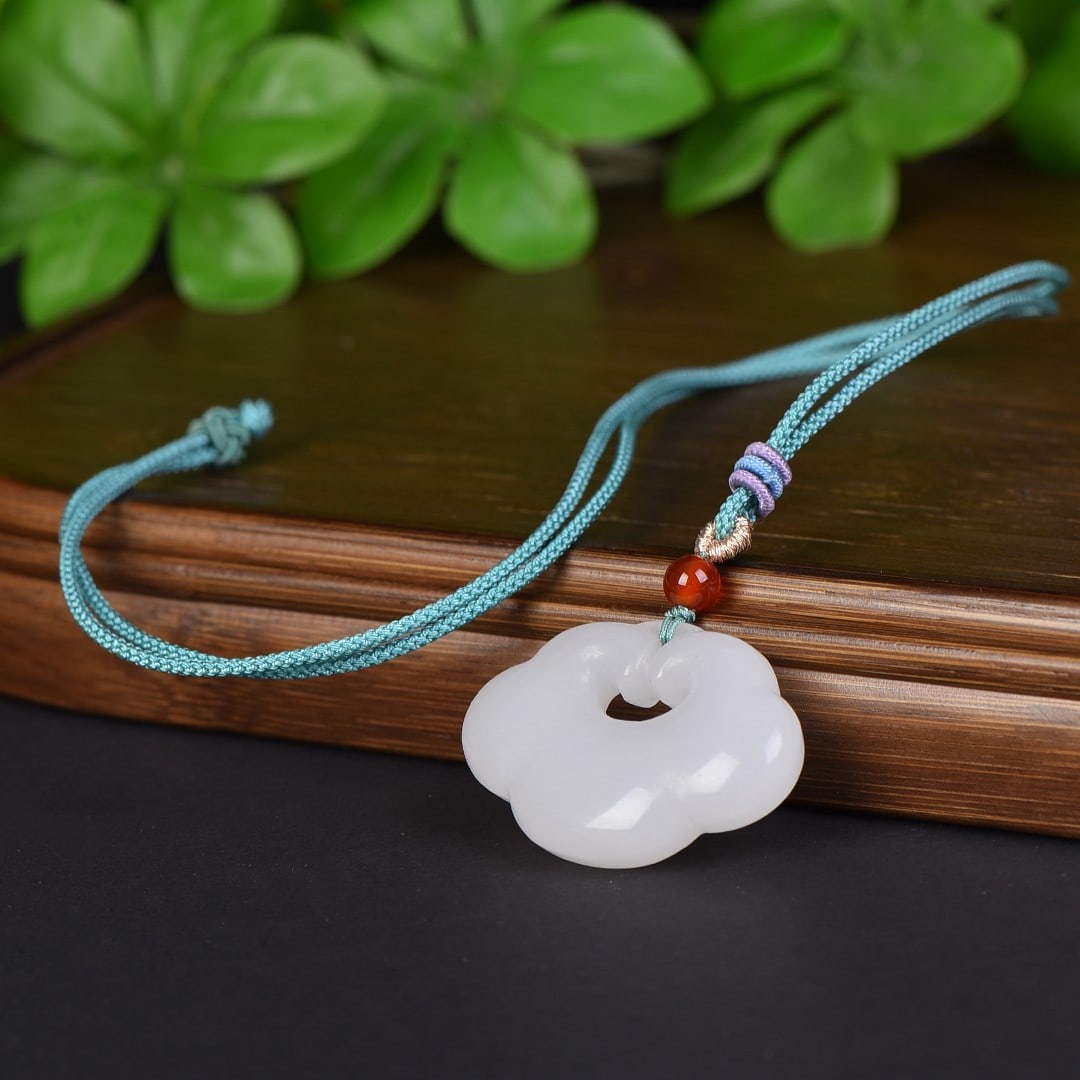 An Exquisite White Jade Pendant - 5