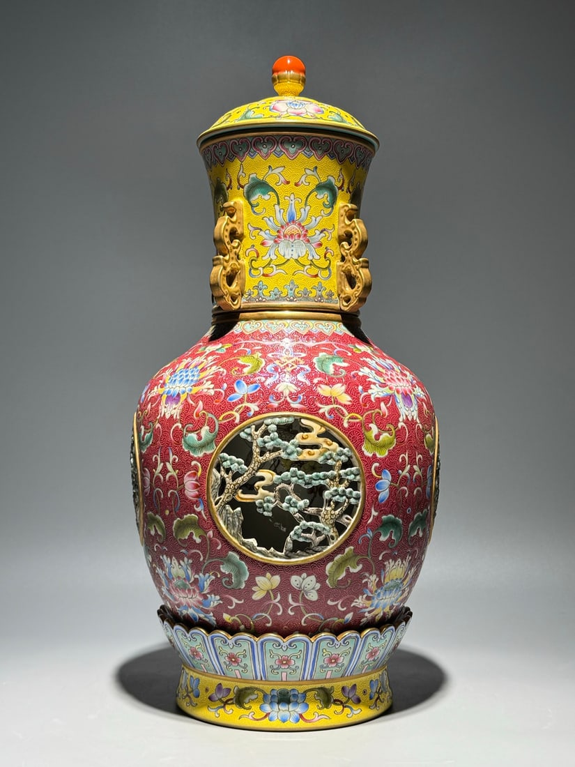 A Huge Red Ground Enamel Lotus Pattern Bottle - 3