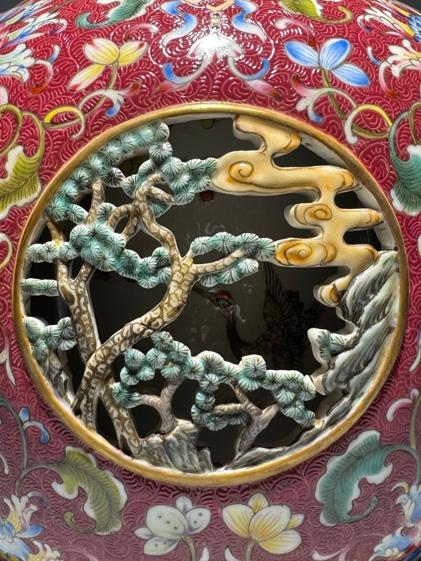 A Huge Red Ground Enamel Lotus Pattern Bottle - 7