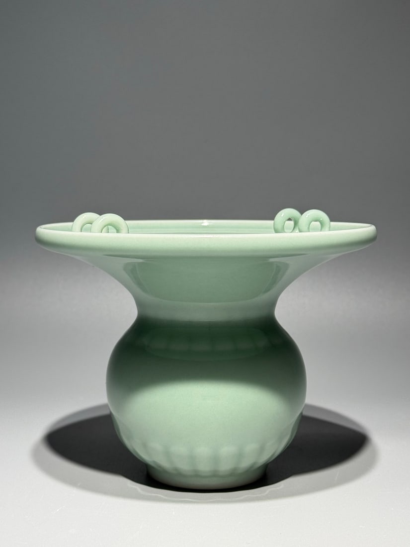 An Exquisite Celadon Glazed Vase - 4