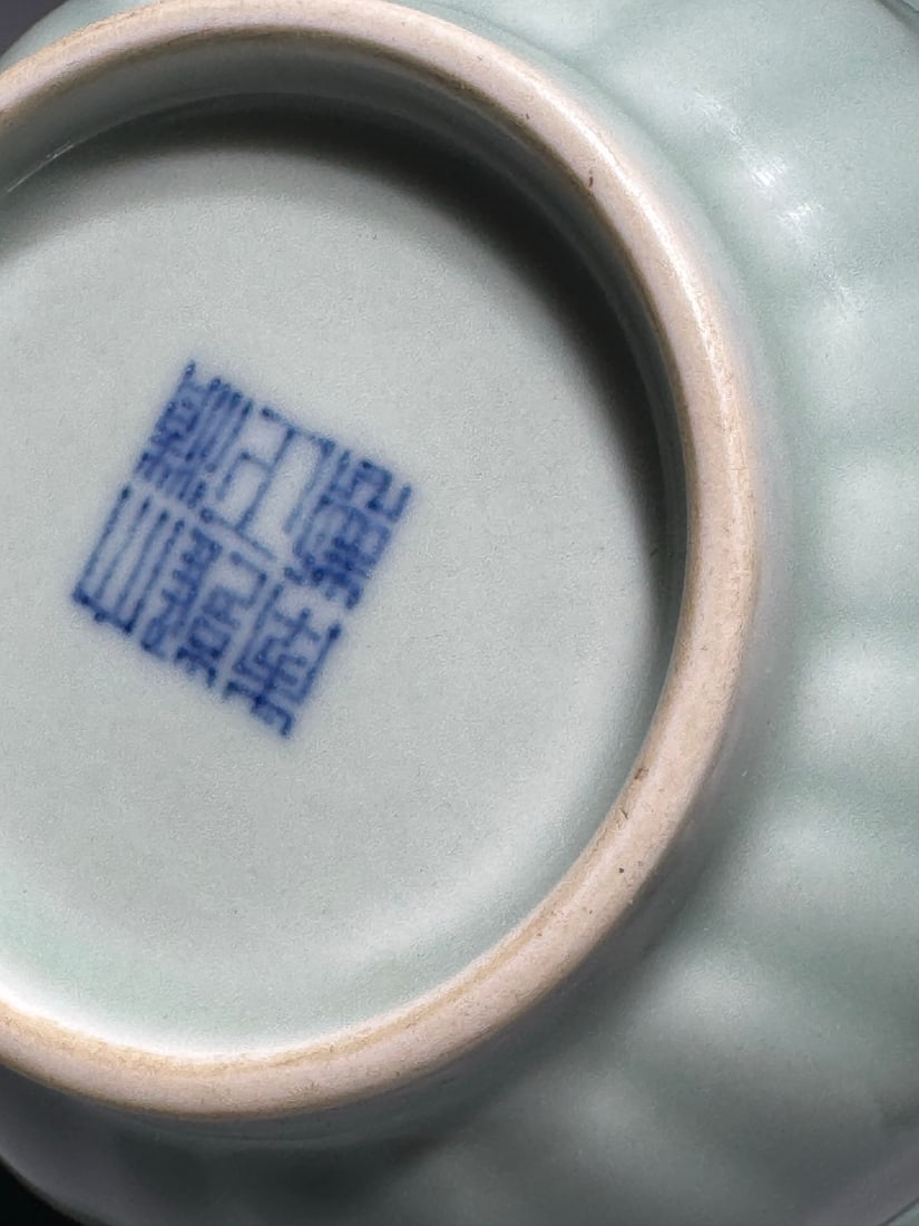 An Exquisite Celadon Glazed Vase - 7