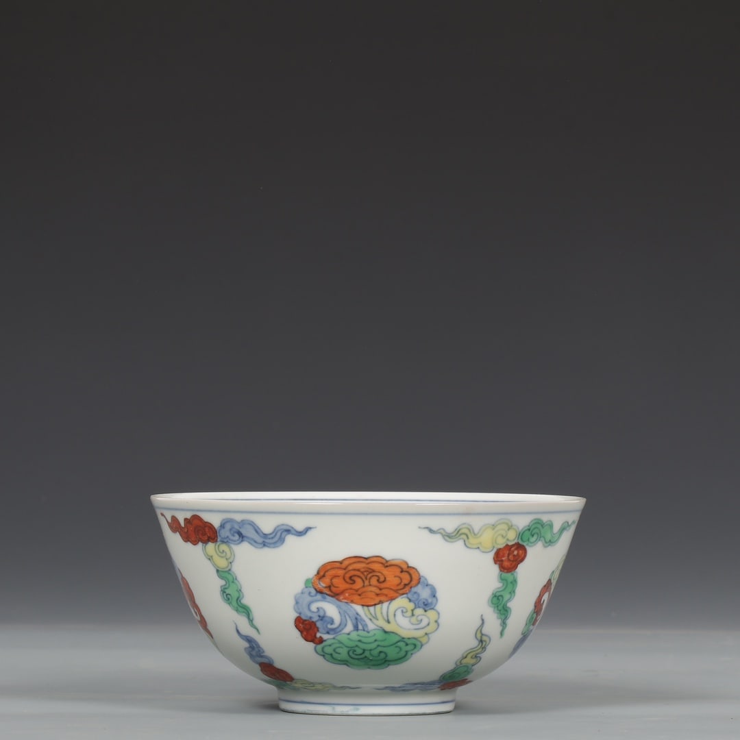 An Exquisite Doucai Auspicious Cloud Pattern Bowl - 3