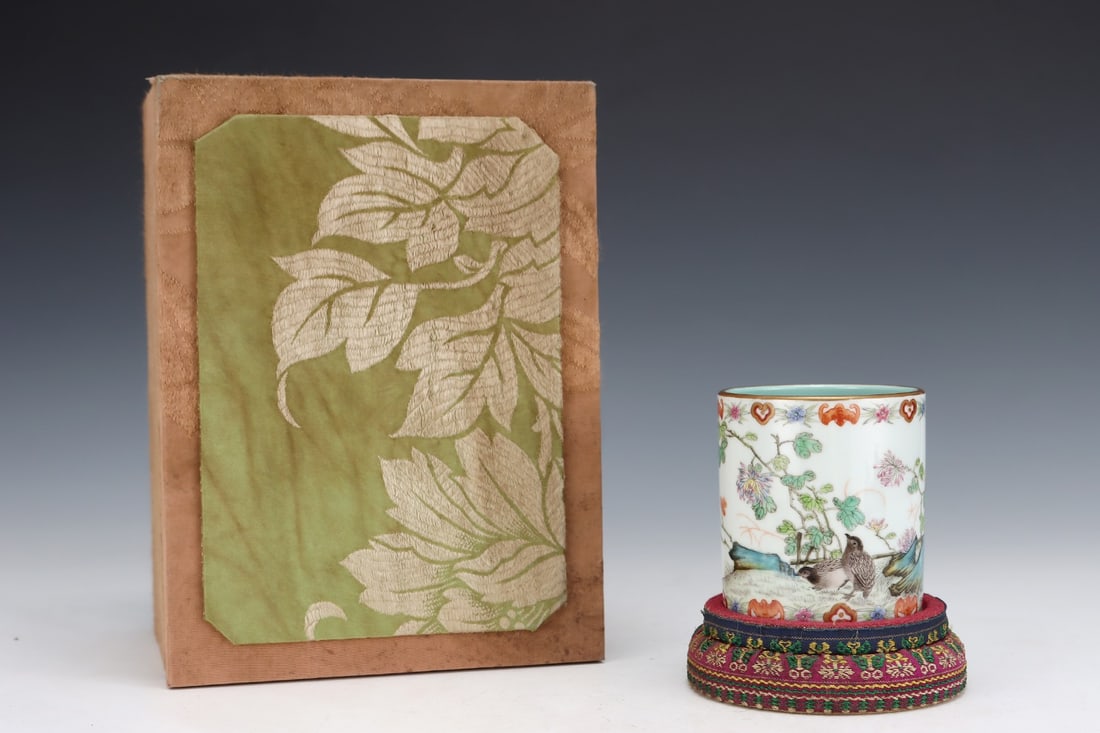 An Exquisite Famille-Rose Flower and Bird Pattern Brush Pot: An Exquisite Famille-Rose Flower and Bird Pattern Brush Pot,Qing Dynasty, China,Guangxu Six-character Mark,Size:3.4inx3.1in 粉彩花鸟纹笔筒,中国