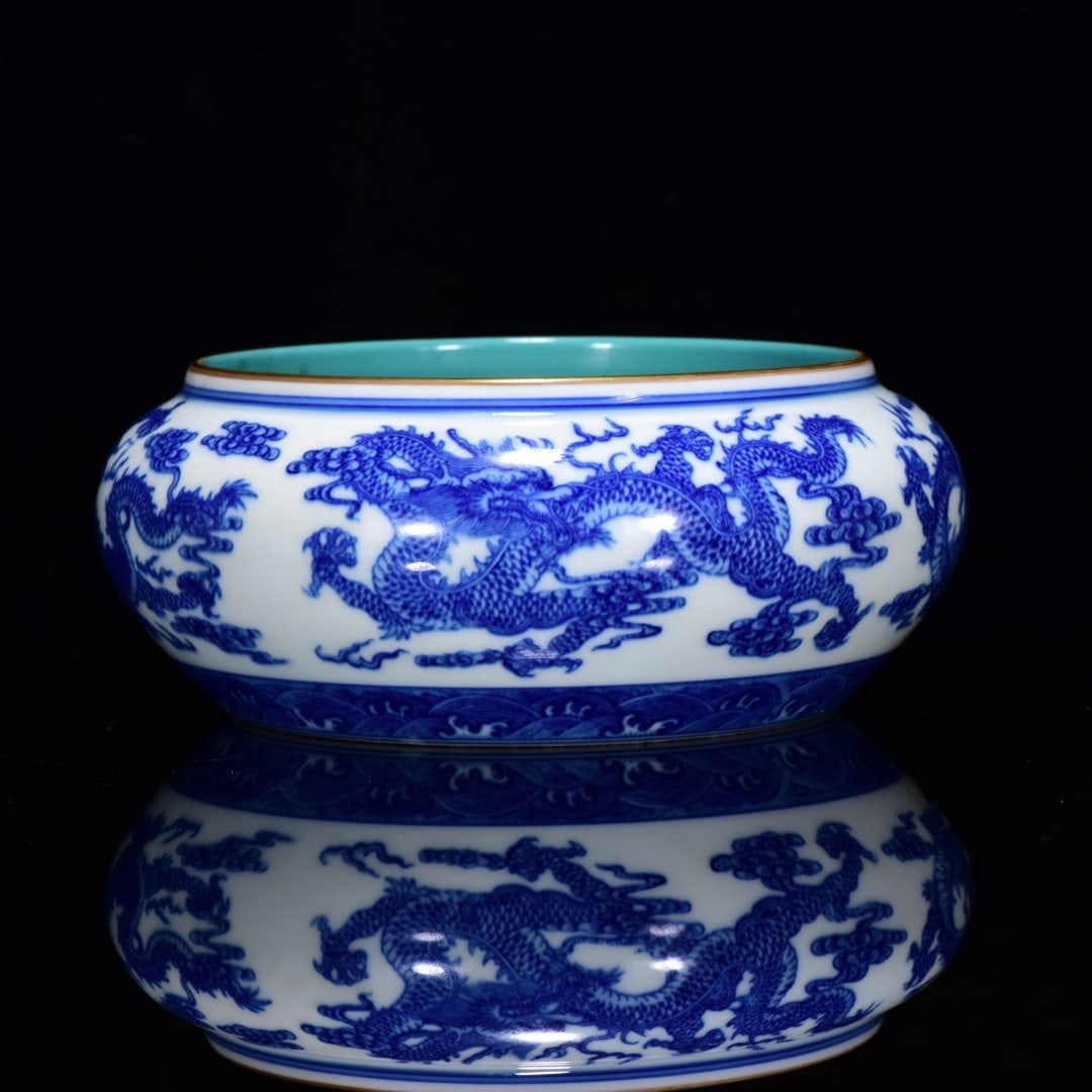 An Exquisite Blue and White Auspicious Cloud and Dragon Pattern Brush Washer: An Exquisite Blue and White Auspicious Cloud and Dragon Pattern Brush Washer,Qing Dynasty,China,Qianlong Six-character Mark,Size:2.8inx6.7in 青花祥云龙纹笔