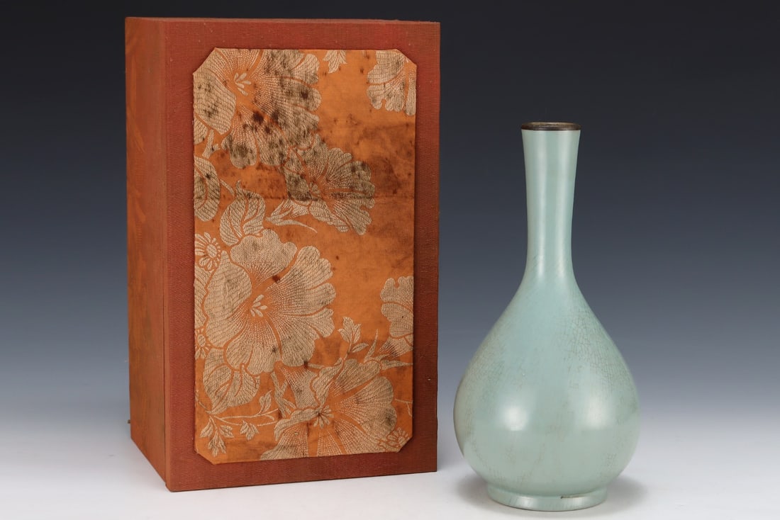 An Exquisite Ru yao Vase,with an Imperial Poem by Emperor Qianlong: An Exquisite Ru yao Vase,with an Imperial Poem by Emperor Qianlong,Song Dynasty,China,Size:11.1inx5.4in 汝窑瓶,带乾隆御题诗,中国ध