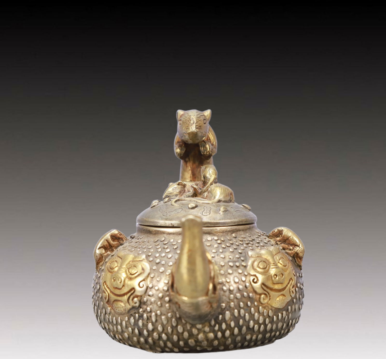 A Rare Gilt Silver Mouse Pattern Ewer - 3