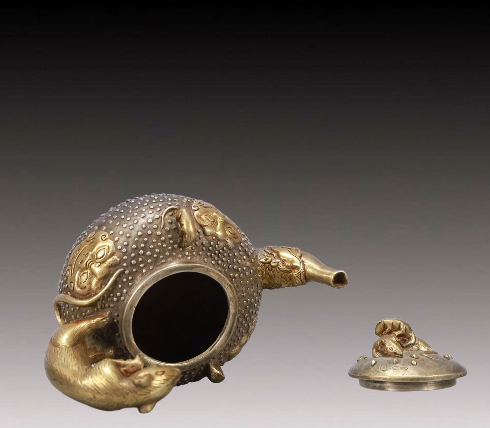 A Rare Gilt Silver Mouse Pattern Ewer - 7