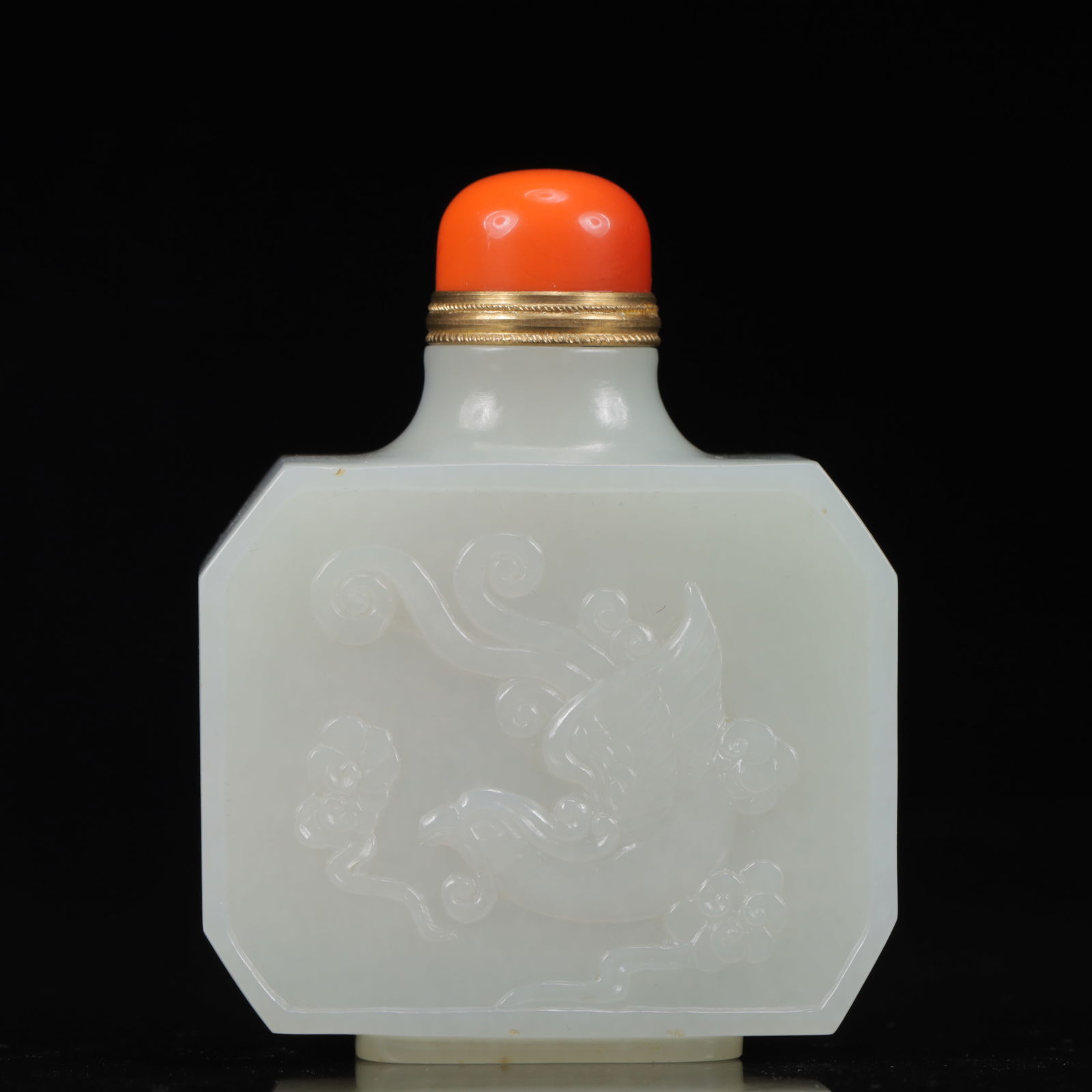 An Exquisite White Jade Dragon and Phoenix Pattern Snuff Bottle: An Exquisite White Jade Dragon and Phoenix Pattern Snuff Bottle,Qing Dynasty, China,Size:2.6inx1.2inx3.1in,Weight:193g 
