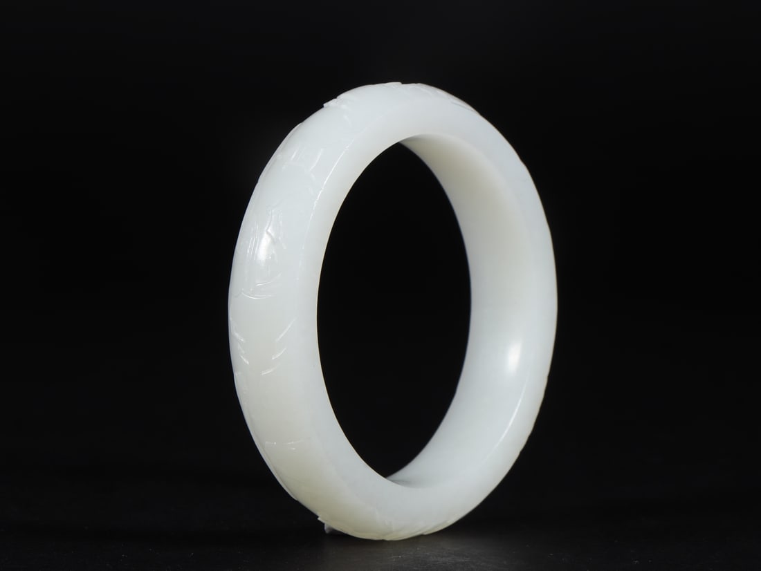 An Exquisite White Jade Landscape Pattern Bracelet: An Exquisite White Jade Landscape Pattern Bracelet,Qing Dynasty,China,Size:2.2inx2.9in,Weight:66g 白玉山水纹手镯,中国清代