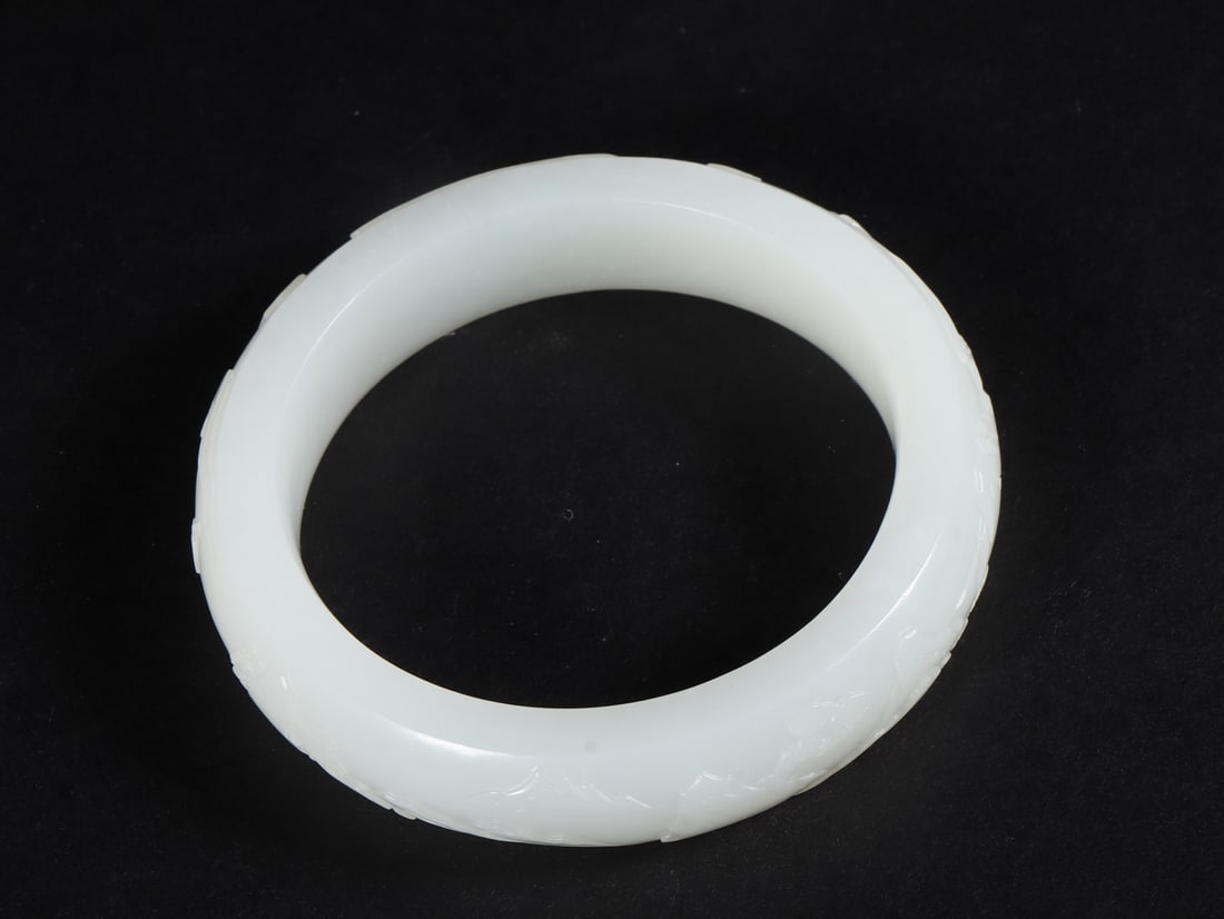 An Exquisite White Jade Landscape Pattern Bracelet - 9