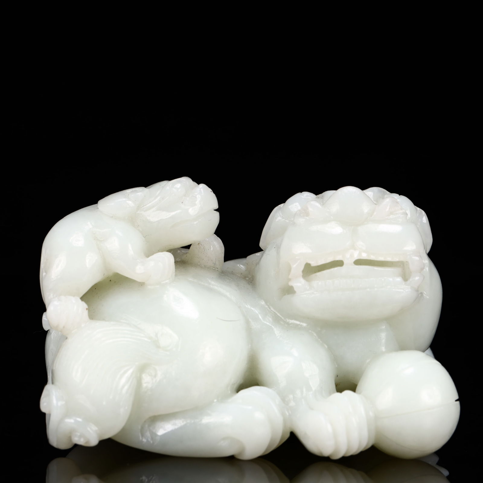 An Exquisite White Jade Auspicious Beast Ornament (1 of 13)