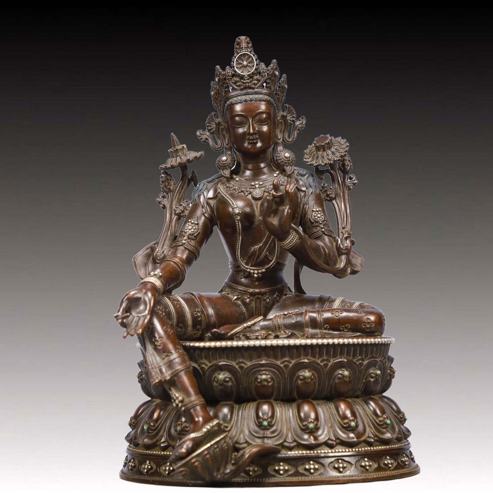 A Solemn Bronze Inlaid Silver Statue of Avalokitesvara, Inlaid Turquoise: A Solemn Bronze Inlaid Silver Statue of Avalokitesvara, Inlaid Turquoise,Qing Dynasty, China,Size:5.5inx4.7inx8.3in,Weight:1850g 