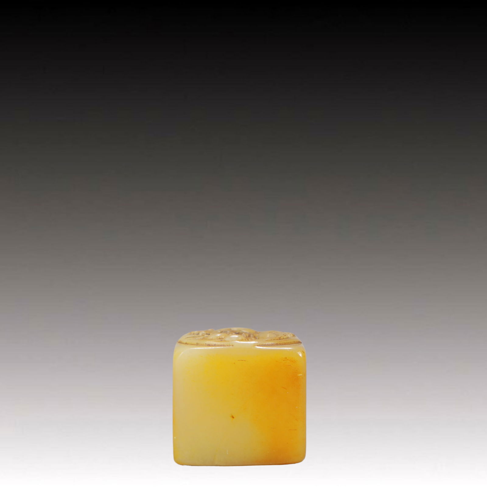 An Exquisite Shoushan Stone Fish Seal: An Exquisite Shoushan Stone Fish Seal,Qing Dynasty,China,Size:1.2inx1.2inx0.9in,Weight:50g 寿山石鱼纹印章,中国清代