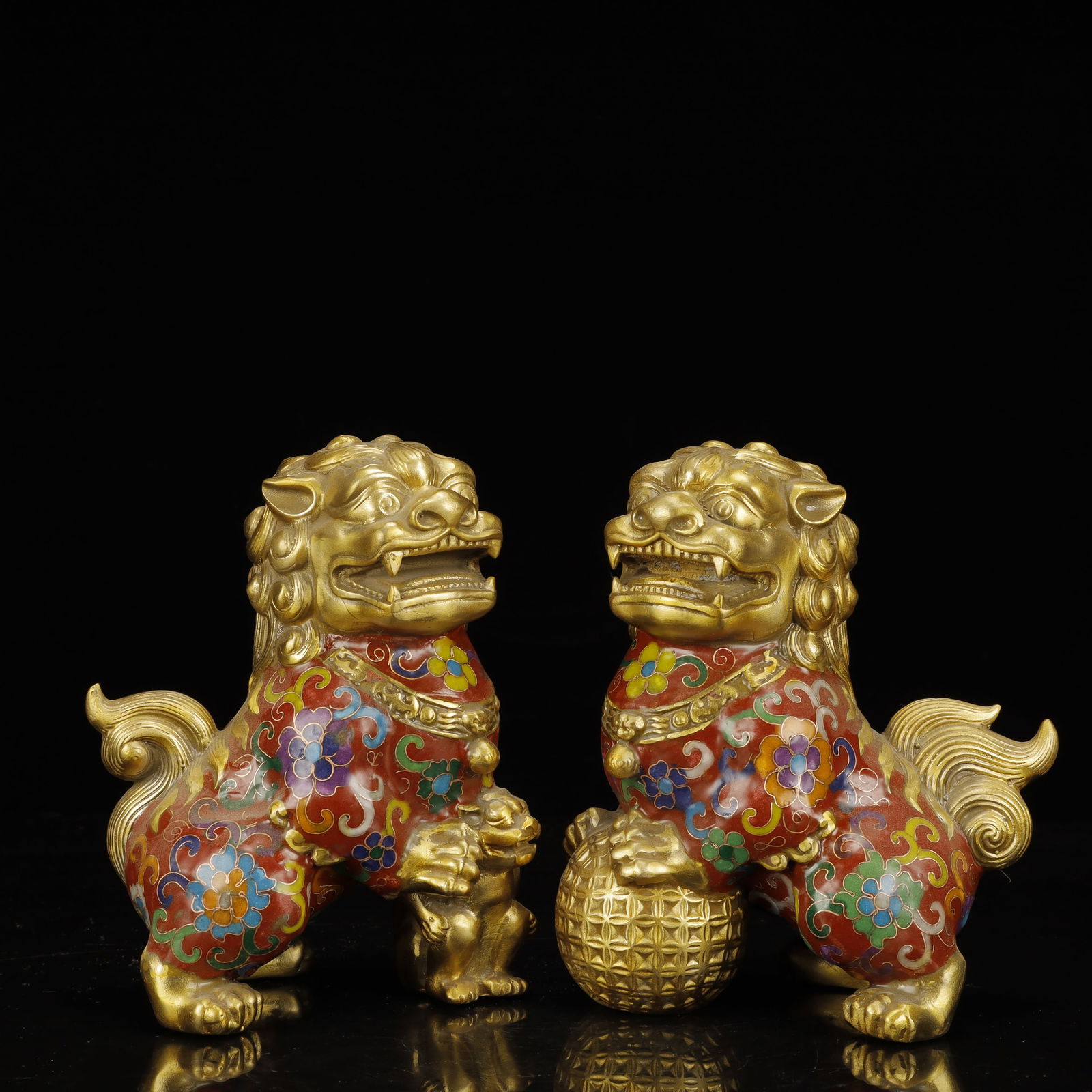 A Pair of Ecmxquisite Cloisonne Flower Pattern Lion Ornaments (1 of 7)