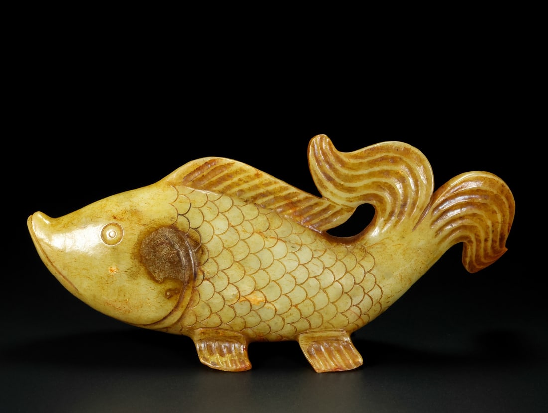 An Exquisite White Jade Fish Ornament: An Exquisite White Jade Fish Ornament,Qing Dynasty,China,Size:10.4inx3inx4.7in,Weight:1546g 白玉鱼摆件,中国清代