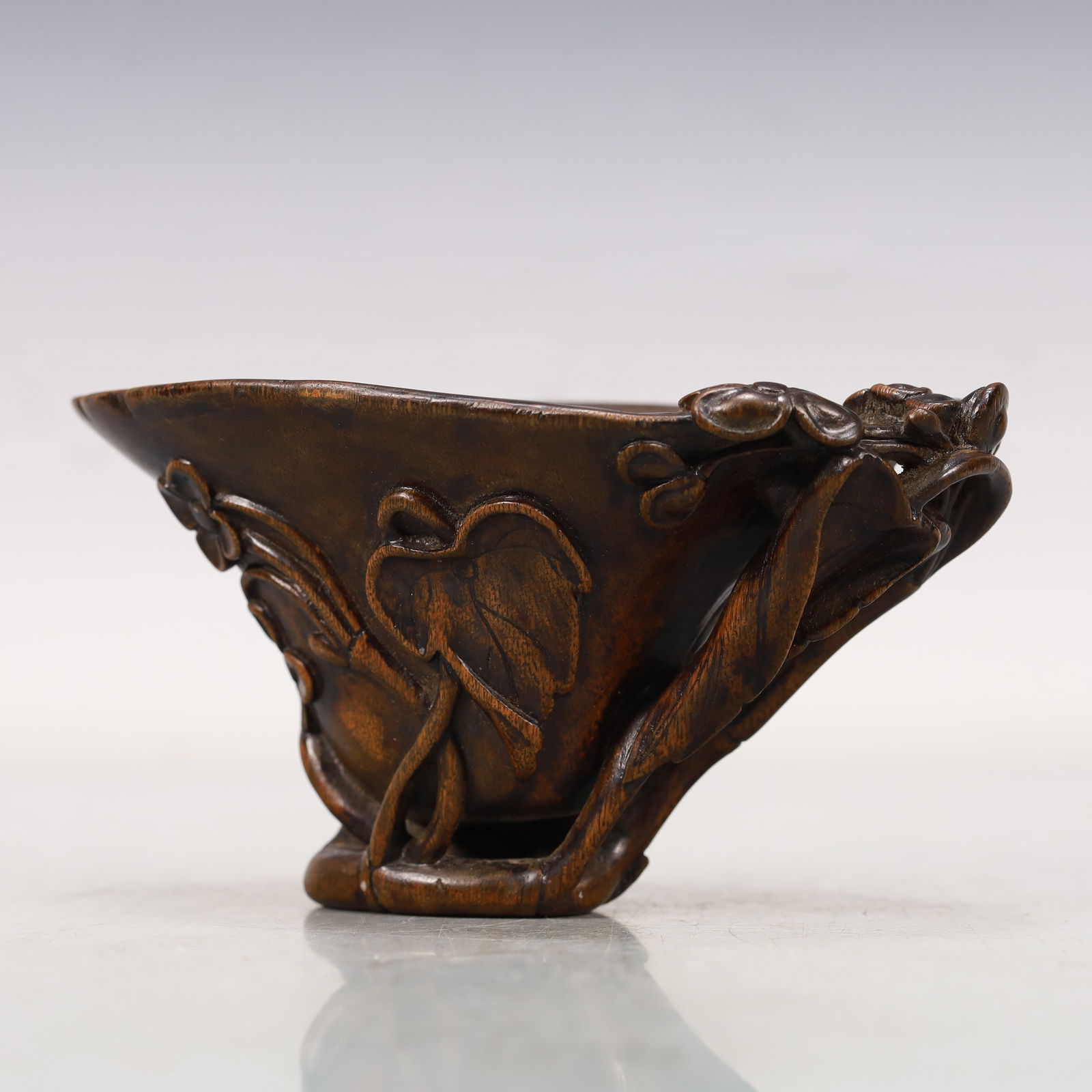 A Brilliant Eaglewood 'Flower' Cup - 2