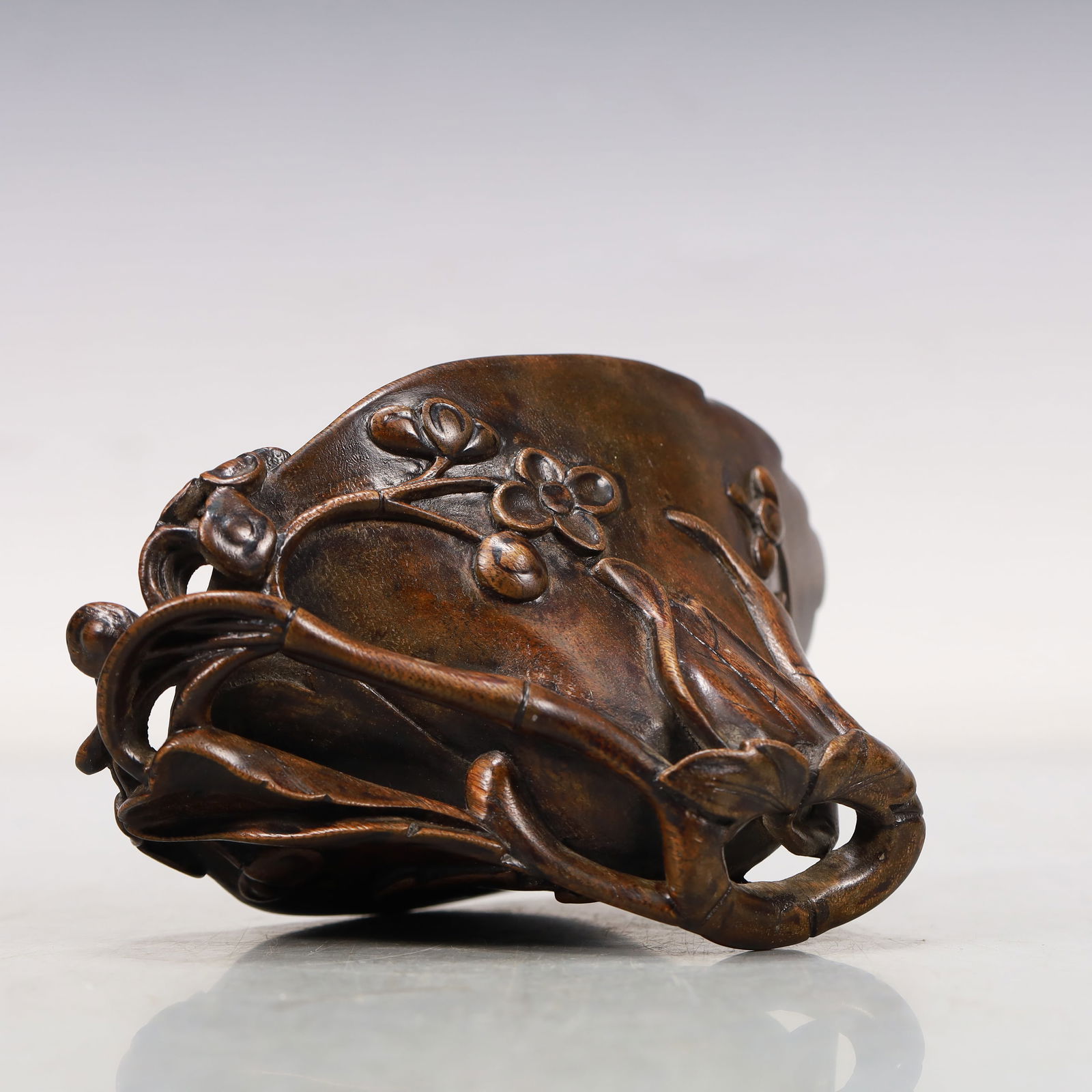 A Brilliant Eaglewood 'Flower' Cup - 8