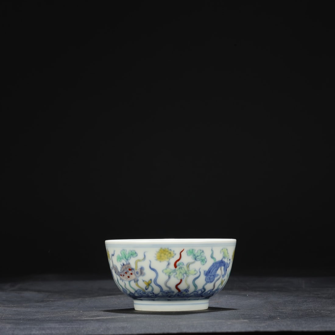 An Exquisite Doucai Hornwort Pattern Cup - 6