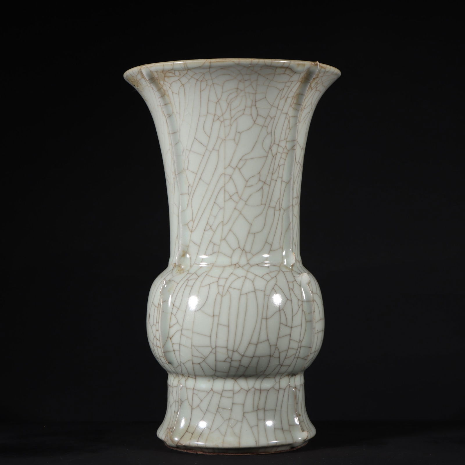 A Rare Guan yao Vase (1 of 8)