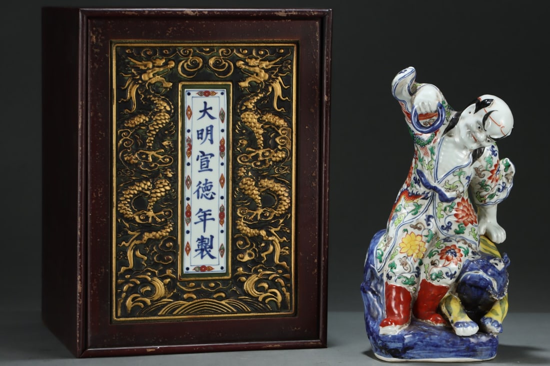 An Exquisite Wucai Lotus Pattern Statue of Arhat: An Exquisite Wucai Lotus Pattern Statue of Arhat,Ming Dynasty,China,Xuande Six-character Mark,Size:15.7inx8.3in 五彩缠枝莲纹罗汉像,中国