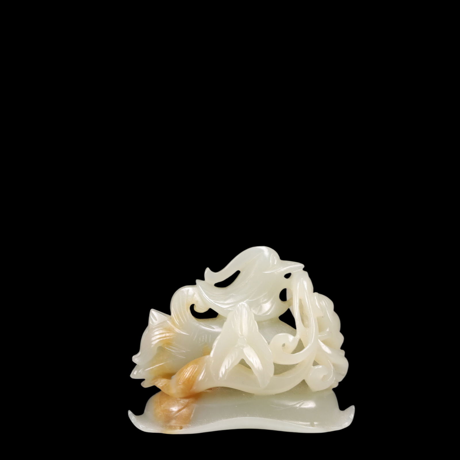 An Exquisite White Jade Flower and Bird Pattern Ornament: An Exquisite White Jade Flower and Bird Pattern Ornament, Qing Dynasty, China, Size:2.2inx1.4inx1.8in, Weight:76g 