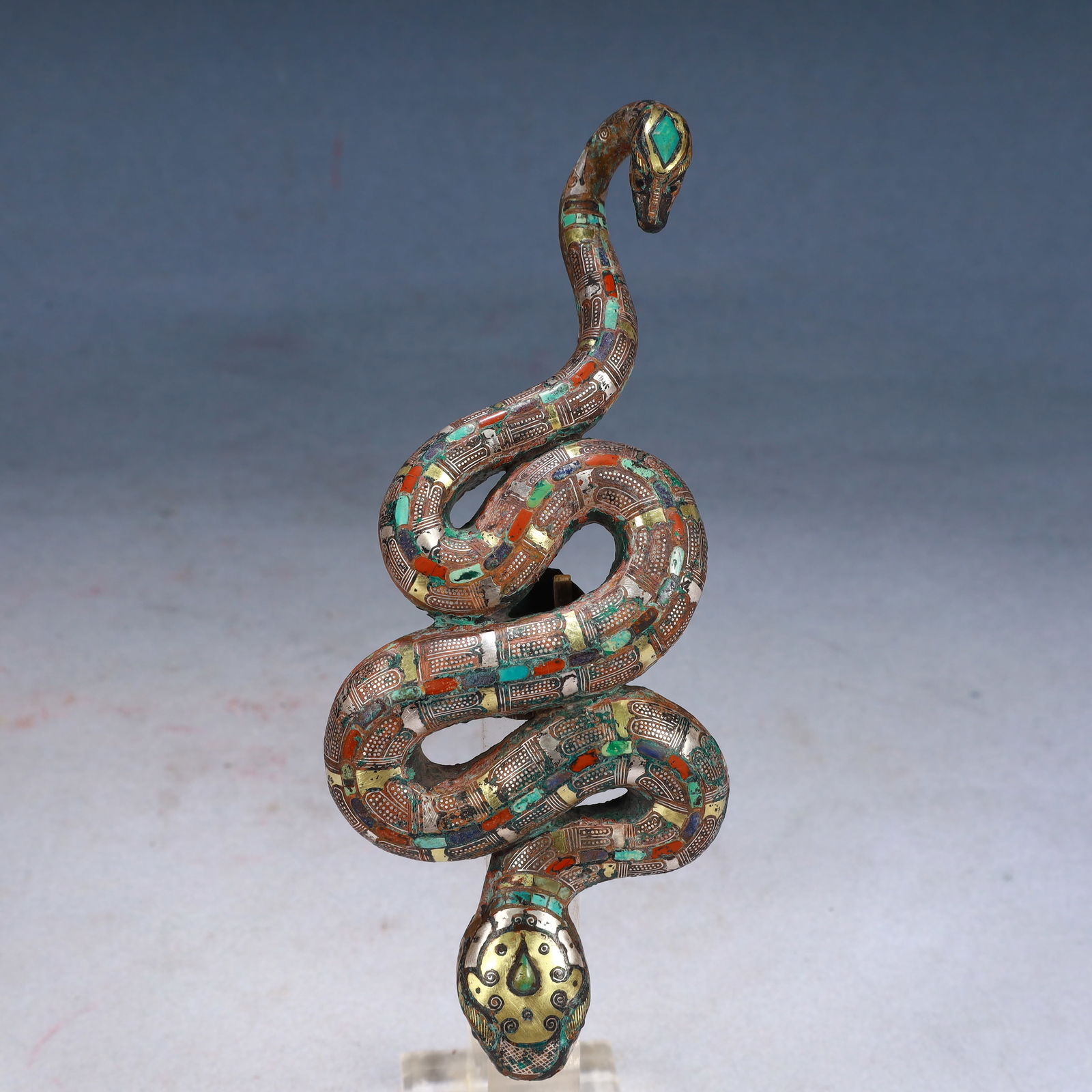 An Archaic Bronze Inlaid Gold and Silver Snake-Shaped Hook,Inlaid Turquoise,With Inscription: An Archaic Bronze Inlaid Gold and Silver Snake-Shaped Hook,Inlaid Turquoise,With Inscription,Qing Dynasty, China,Size:7.9inx3.1inx1.6in,Weight:850g 