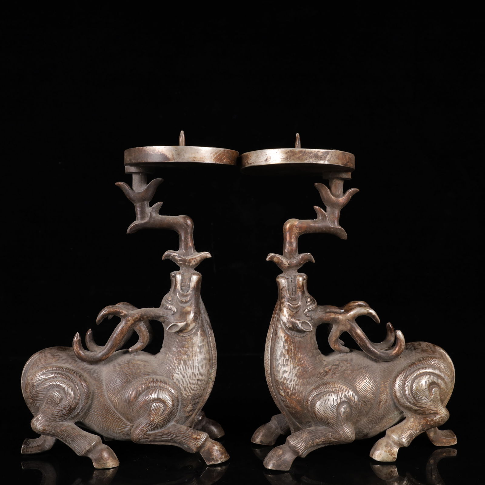 A Pair of Exquisite Silver-plated Sika Deer Candlesticks: A Pair of Exquisite Silver-plated Sika Deer Candlesticks,Qing Dynasty,China,Size:5.9inx3.1inx10.6in,Weight:3550g 一对镀银梅花鹿烛台,中ࢲ