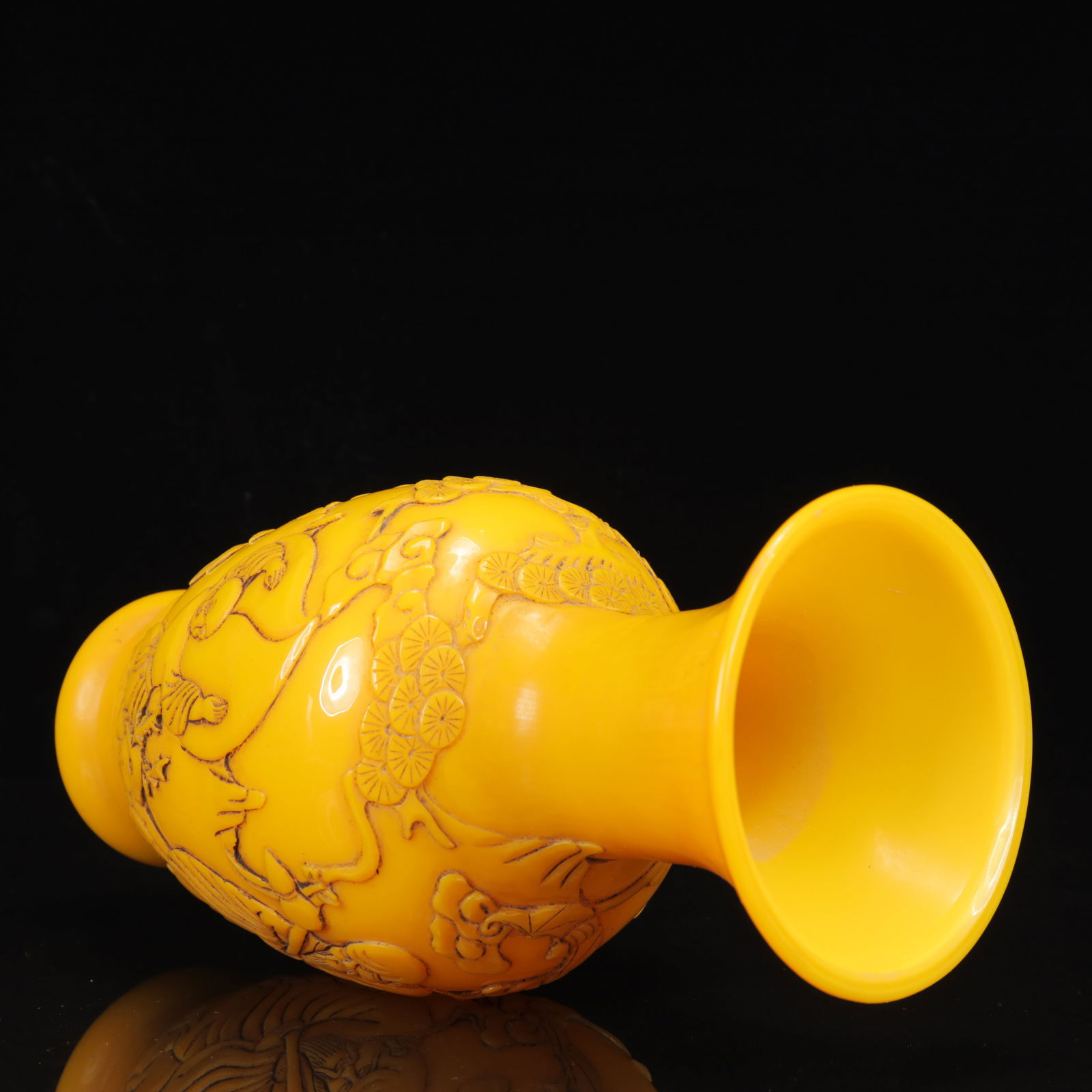 An Exquisite Glass Figure Pattern Vase - 11