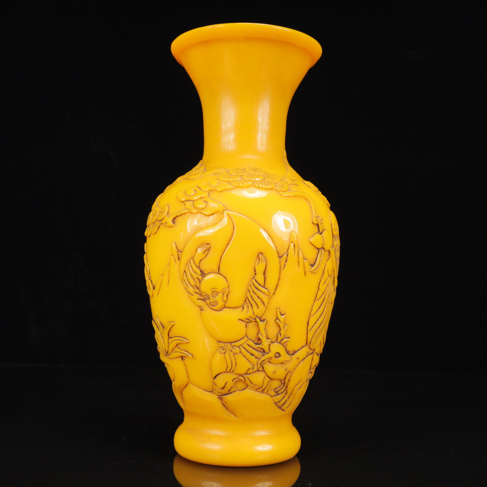 An Exquisite Glass Figure Pattern Vase - 9