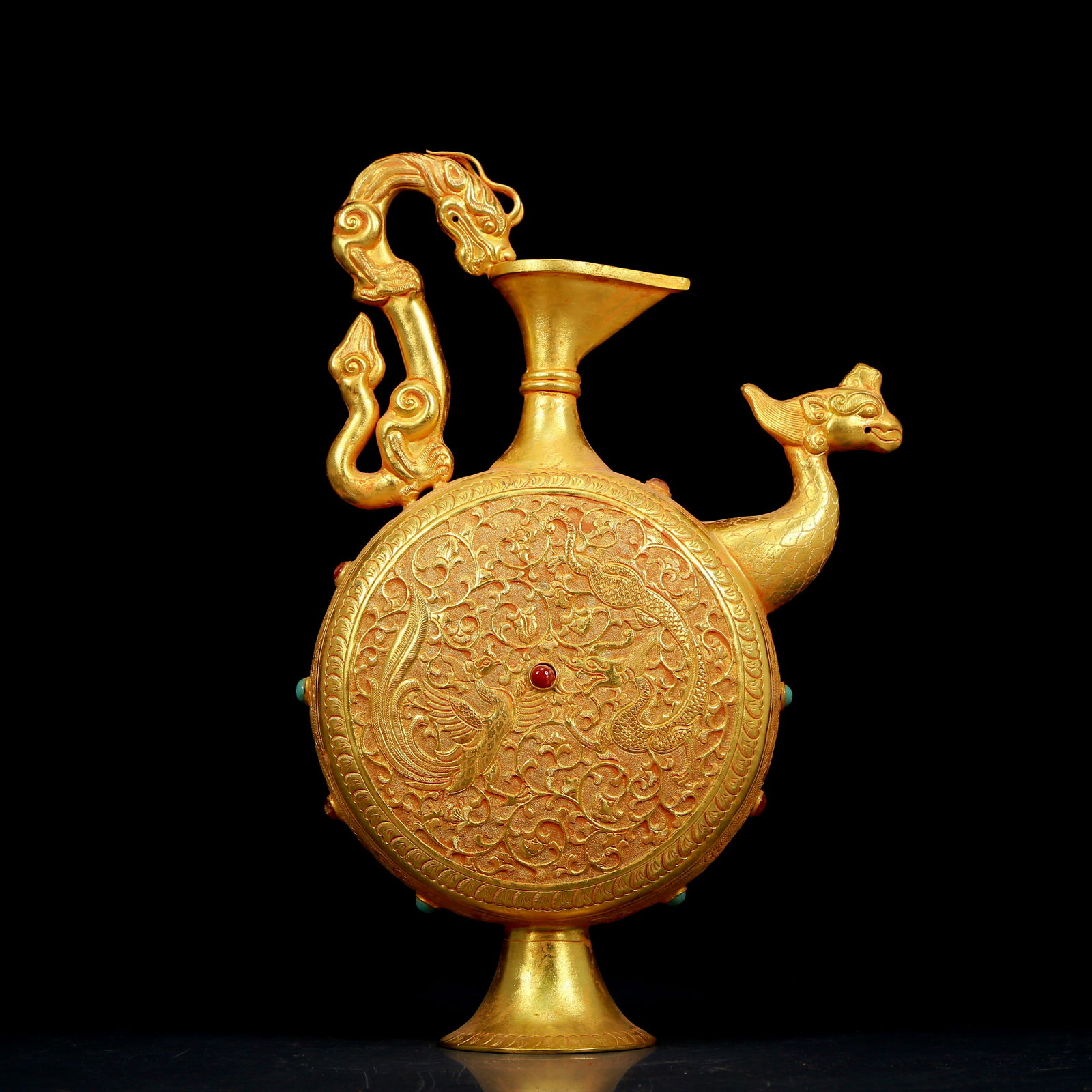 A stunning gilt bronze vase with dragon and phoenix patterns (1 of 12)