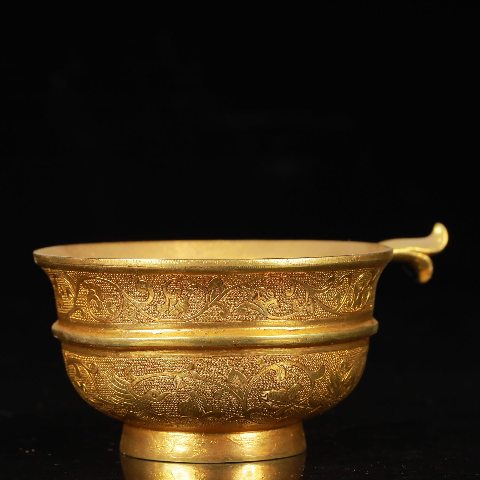 An Exquisite Gilt Bronze Lotus Pattern Cup - 2