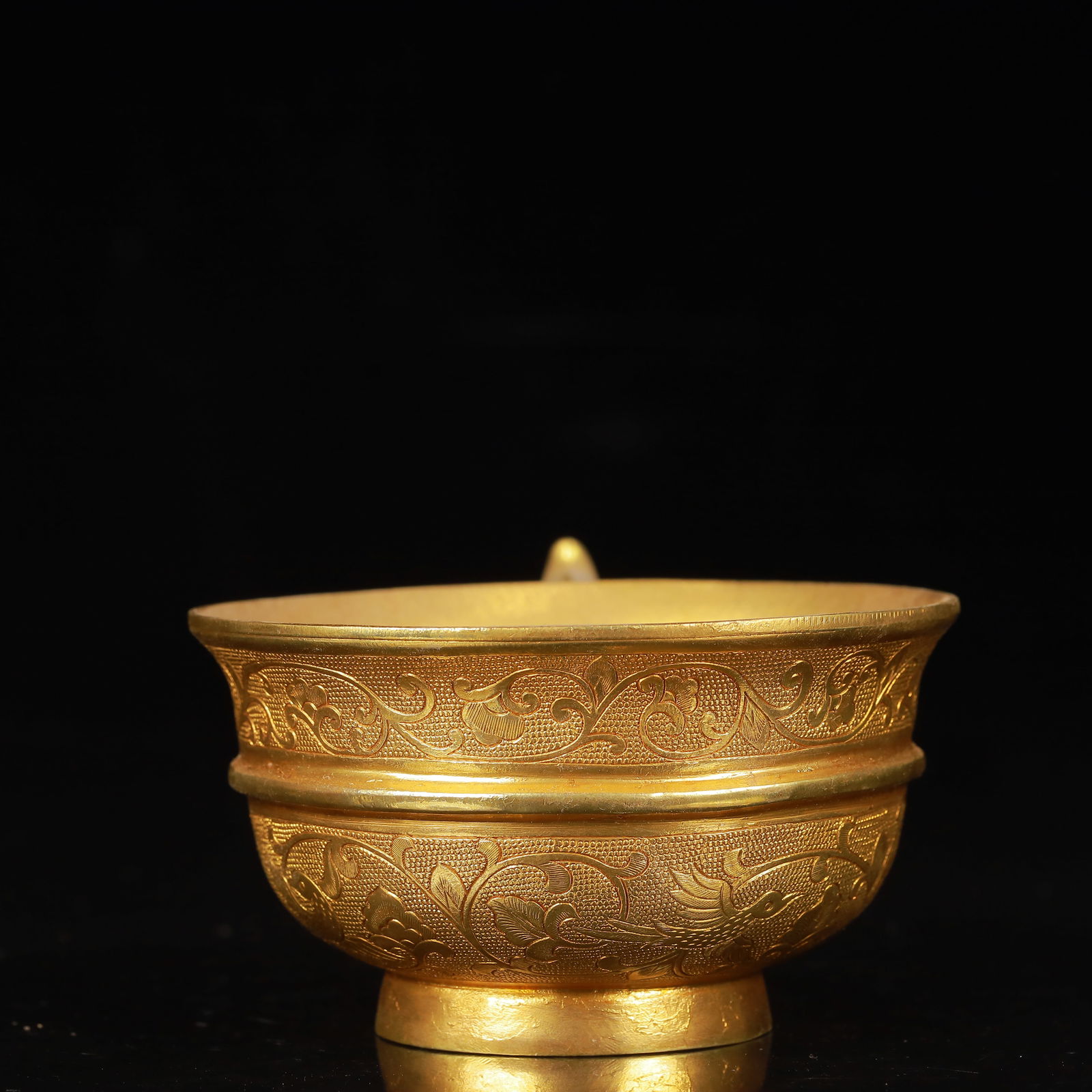 An Exquisite Gilt Bronze Lotus Pattern Cup - 3