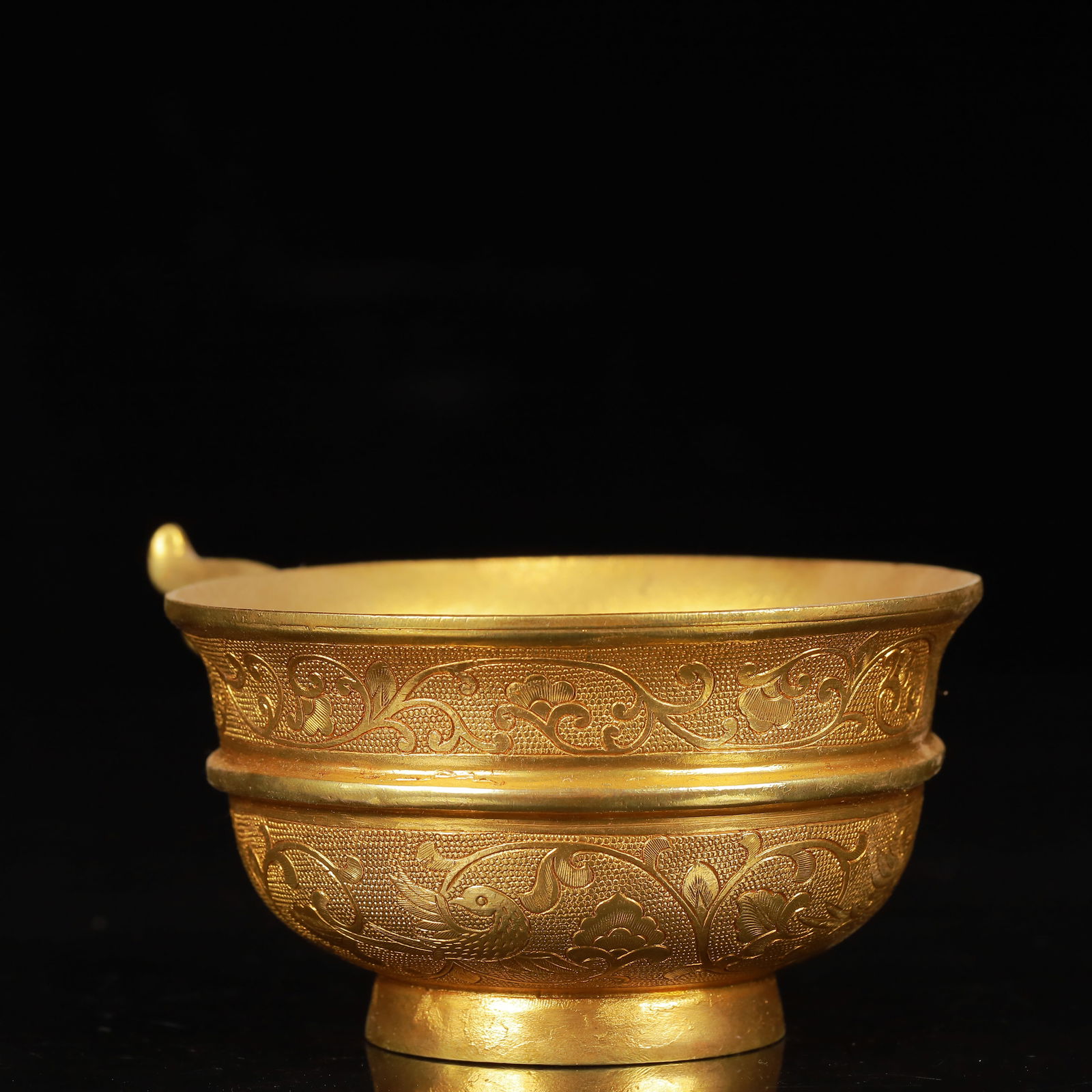 An Exquisite Gilt Bronze Lotus Pattern Cup - 4
