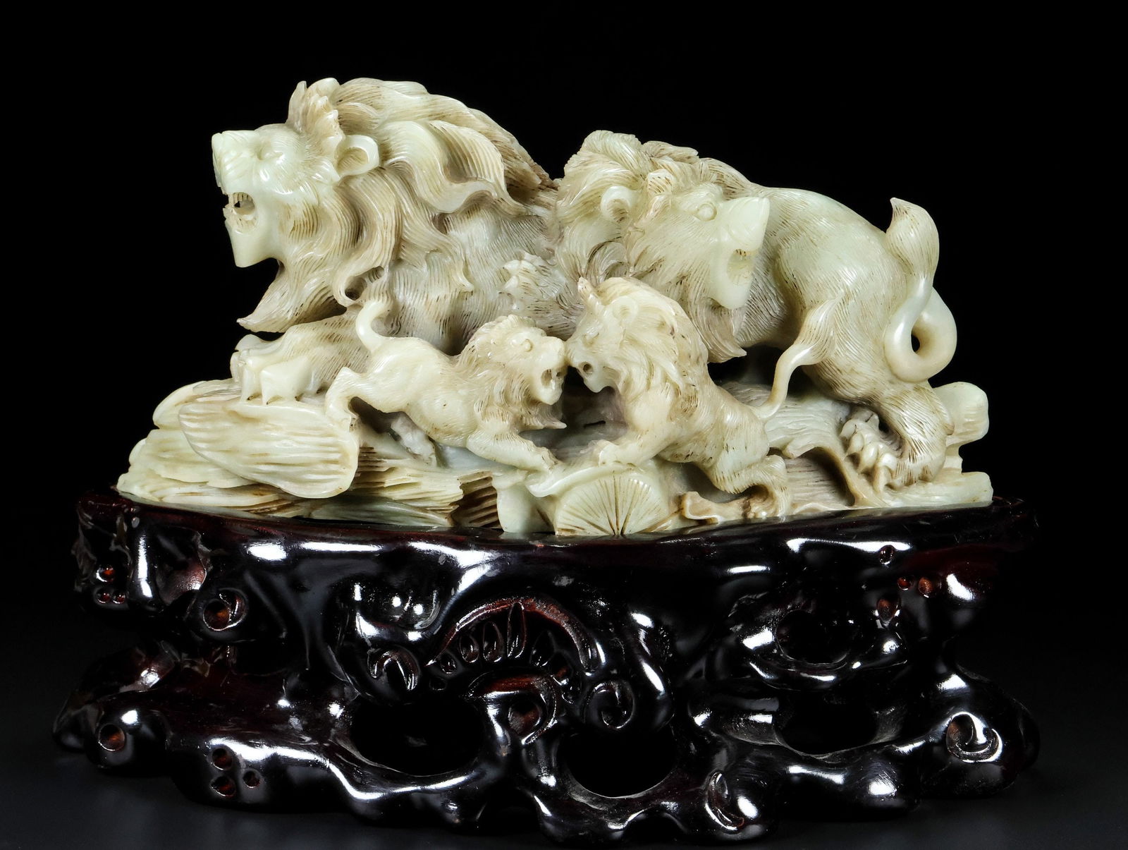 An Exquisite White Jade Lion Ornament: An Exquisite White Jade Lion Ornament,Qing Dynasty,China,Qianlong Four-character Mark,Size:10.6inx5.1inx3.9in,Weight:2433g 
