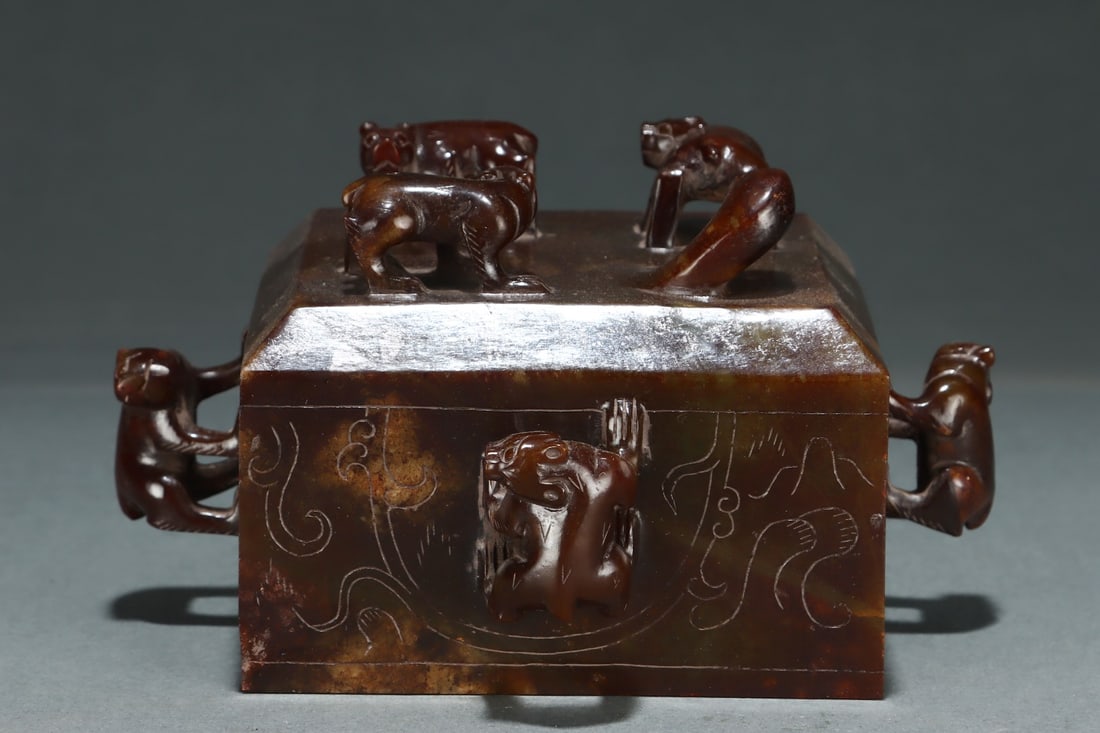 An Exquisite Archaic Jade Beast Pattern Seal - 2