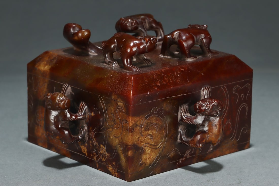 An Exquisite Archaic Jade Beast Pattern Seal - 4