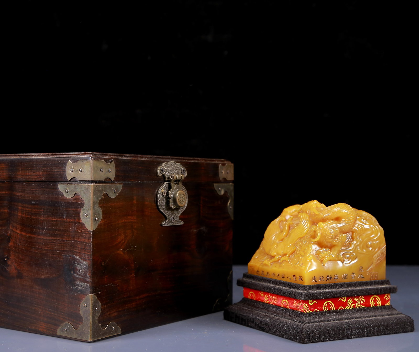 An Exquisite Tianhuang Stone Dragon and Phoenix Pattern Seal: An Exquisite Tianhuang Stone Dragon and Phoenix Pattern Seal,Qing Dynasty, China,Qianlong Mark,Size:2.8inx2.6in,Weight:695g 