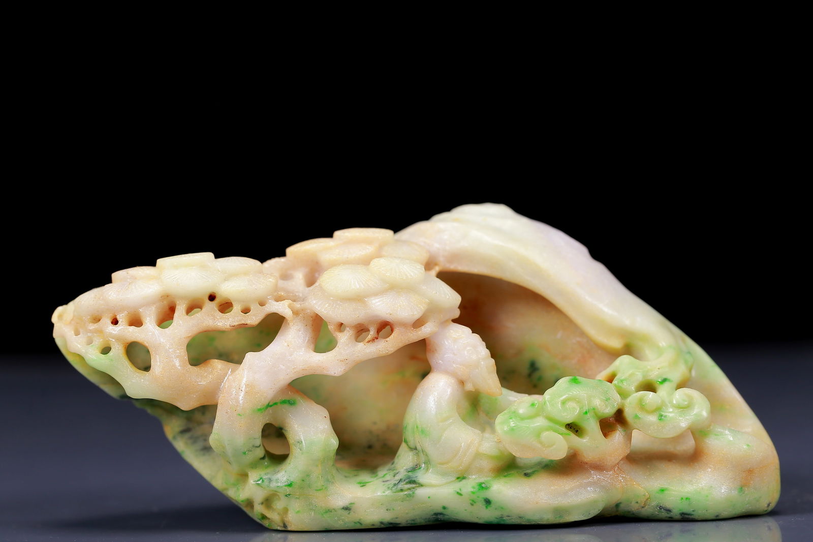 An Exquisite Jadeite Pine and Figure Pattern Ornament: An Exquisite Jadeite Pine and Figure Pattern Ornament,Qing Dynasty, China,Size: 5.5inx1.6inx2.2in,Weight:390g 