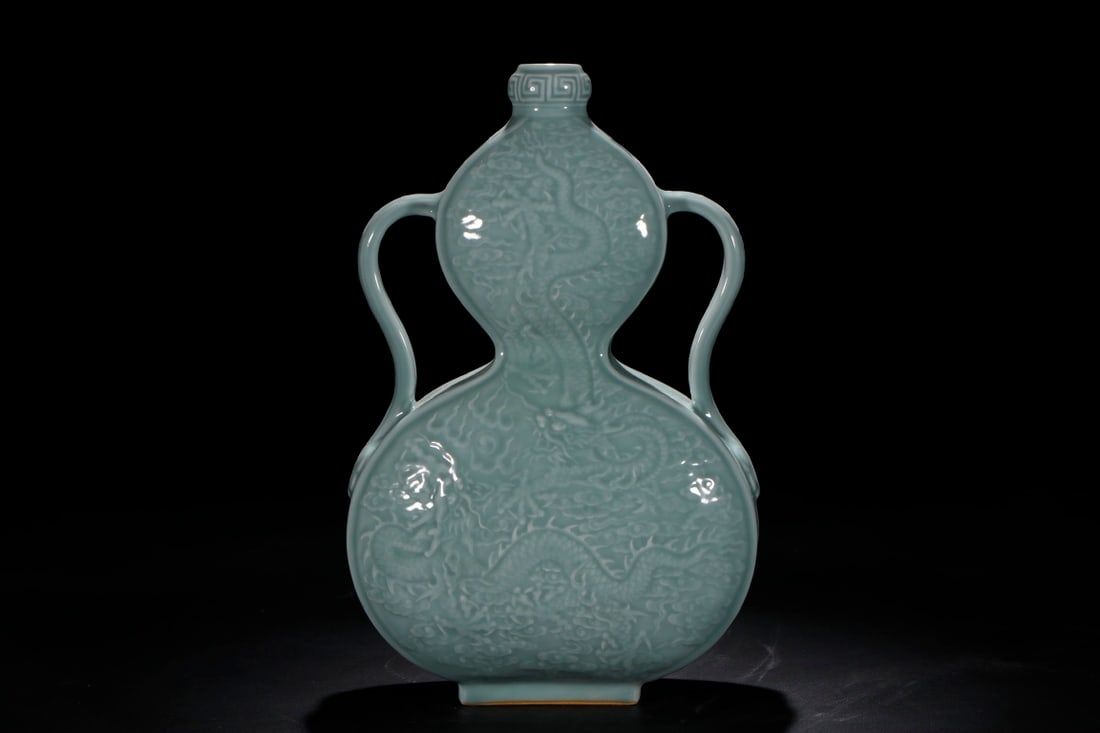 An Exquisite Celadon Glazed Auspicious Cloud and Dragon Pattern Double-Ears Gourd-Shaped Vase: An Exquisite Celadon Glazed Auspicious Cloud and Dragon Pattern Double-Ears Gourd-Shaped Vase,Qing Dynasty,China,Qianlong Six-character Mark,Size:15.4in 粉青釉祥云龙