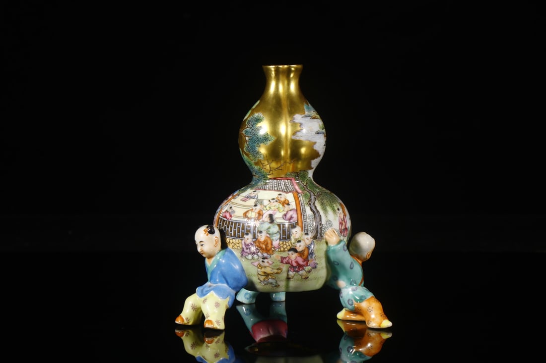 An Exquisite Enamel Character and Story Pattern Gourd-Shaped Vase: An Exquisite Enamel Character and Story Pattern Gourd-Shaped Vase,Qing Dynasty,China,Qianlong Four-character Mark,Size:6.1inx4.9in 