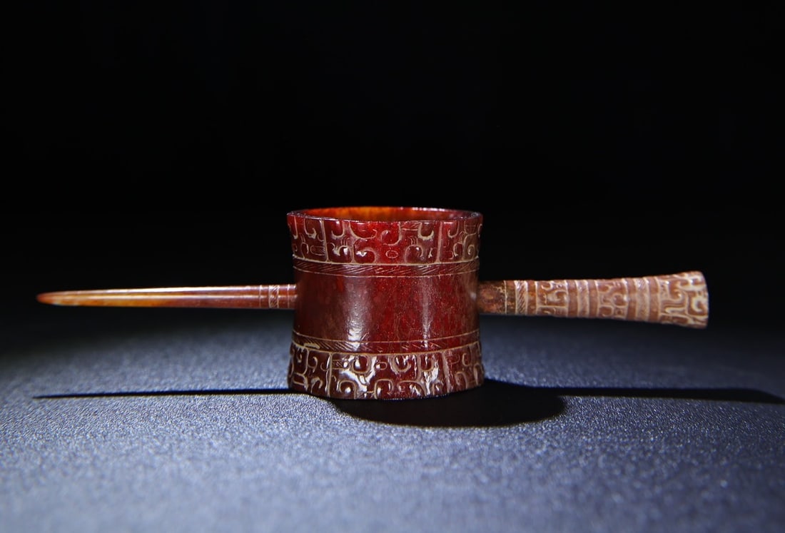 An Exquisite Archaic Jade Coronet: An Exquisite Archaic Jade Coronet,Ancient Time,China,Size:6.6inx1.6inx1.9in,Weight:97g 高古玉头冠,中国远古时期