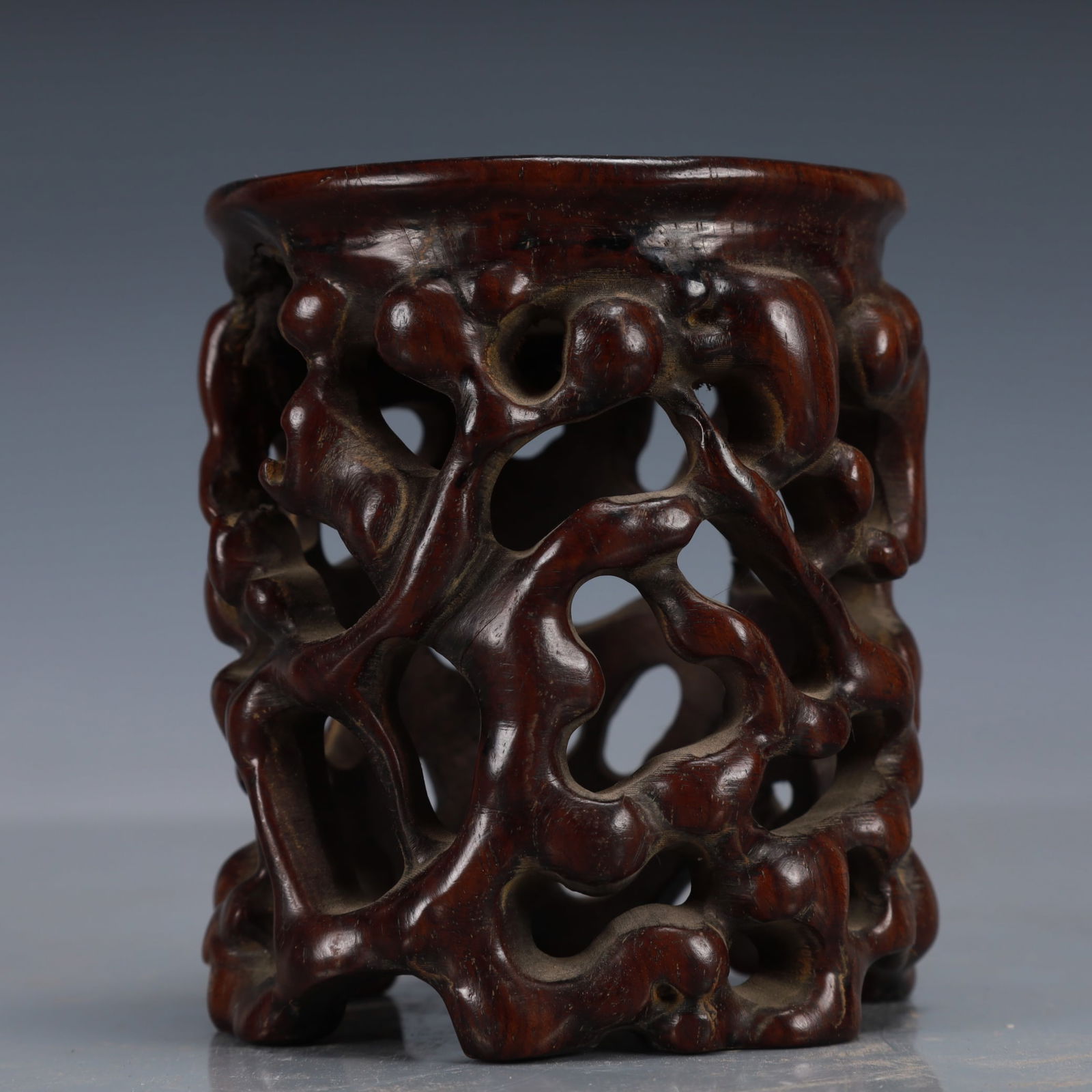 An Exquisite Zitanwood Base: An Exquisite Zitanwood Base,Qing Dynasty, China,Size:3.9inx3.9inx4.3in,Weight:300g 紫檀木底座,中国清代