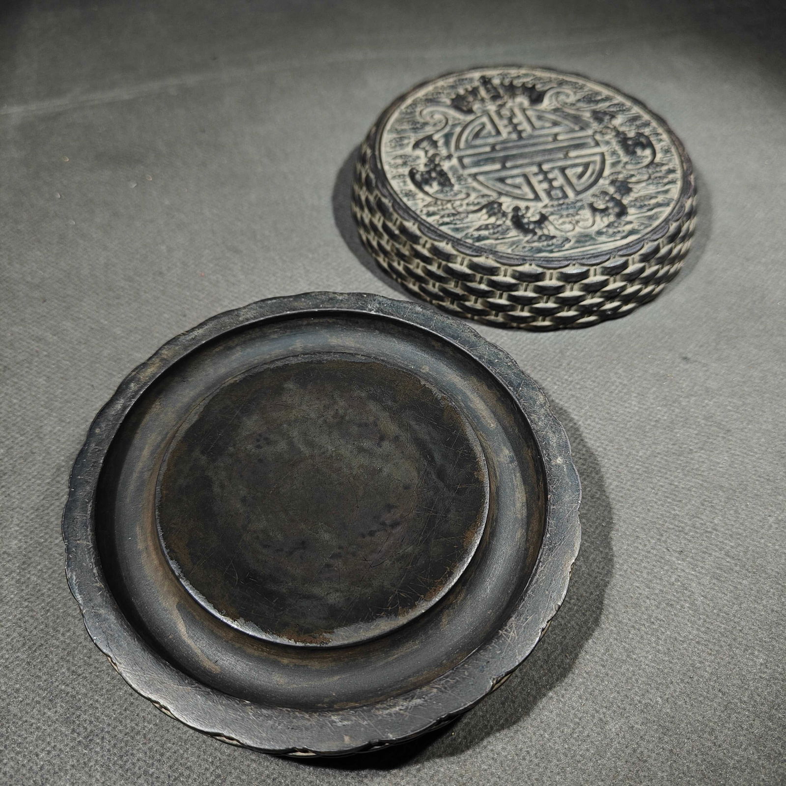 An Exquisite Bats and Peach Pattern Inkstone: An Exquisite Bats and Peach Pattern Inkstone,Qing Dynasty, China,With Mark,Size:4.8inx1.8in 福寿纹砚台,中国清代,带款