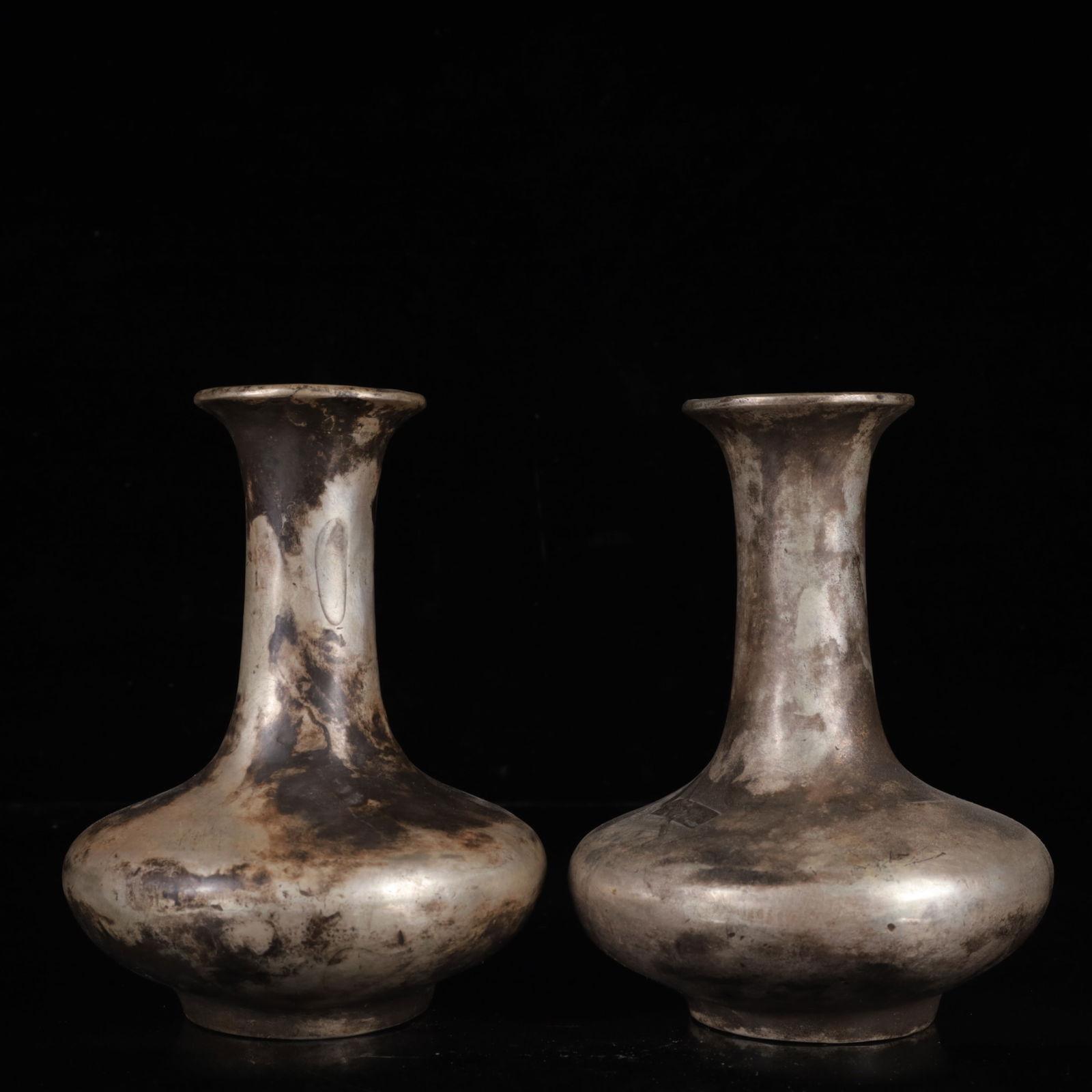 A Pair of Exquisite Silver-plated Vase: A Pair of Exquisite Silver-plated Vase,Qing Dynasty,China,Size:5.1inx7.1in,Weight:1750g 一对镀银瓶,中国清代