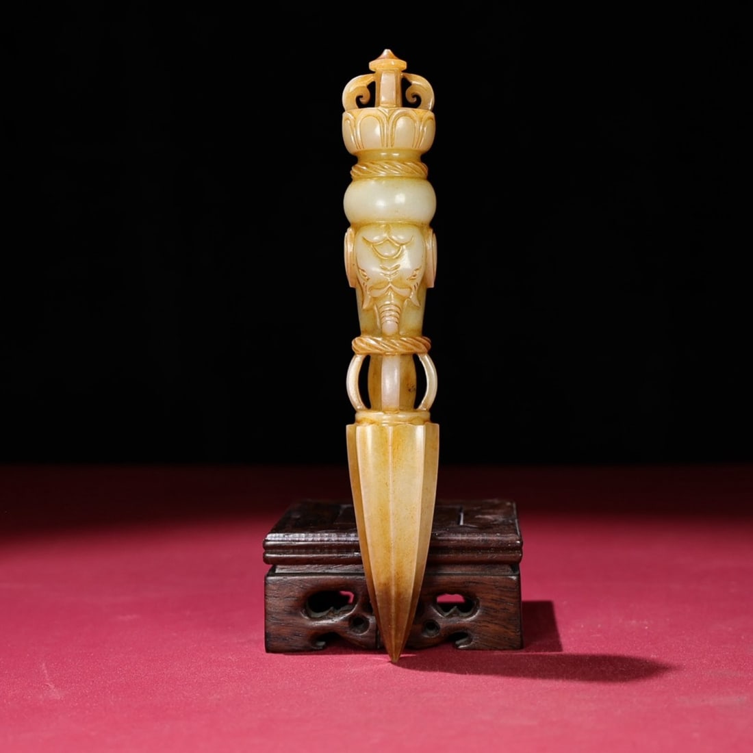 An Exquisite White Jade Vajra: An Exquisite White Jade Vajra,Qing Dynasty,China,Size:7.3inx1.1in,Weight:172g 白玉金刚杵,中国清代