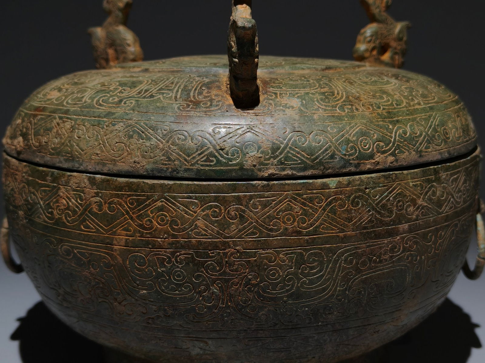 An Archaic Bronze Auspicious Cloud Pattern Box - 2